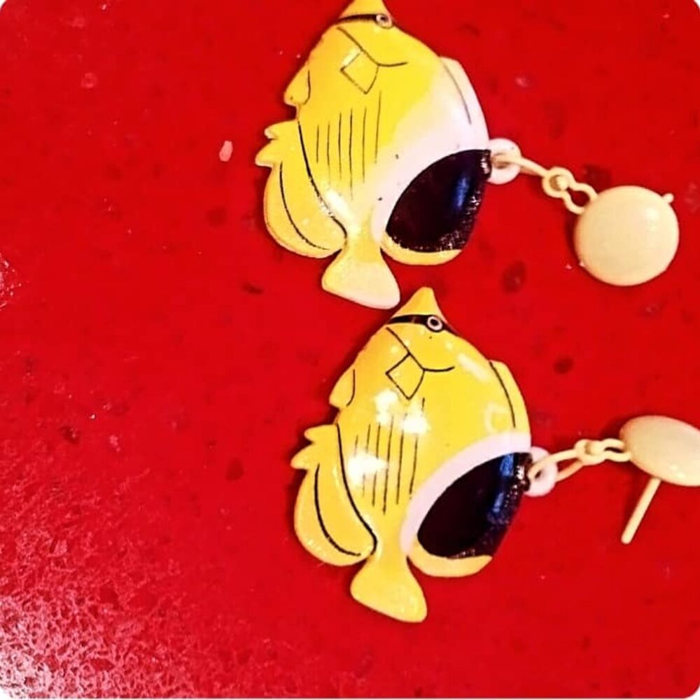 VINTAGE FISH EARRINGS - Picture 2 of 2